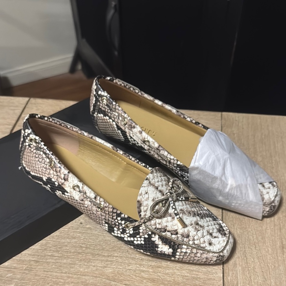 Talbots Ivory/Black Mu Snakeskin Becca Tie Flat/Loafers size 7 NWT